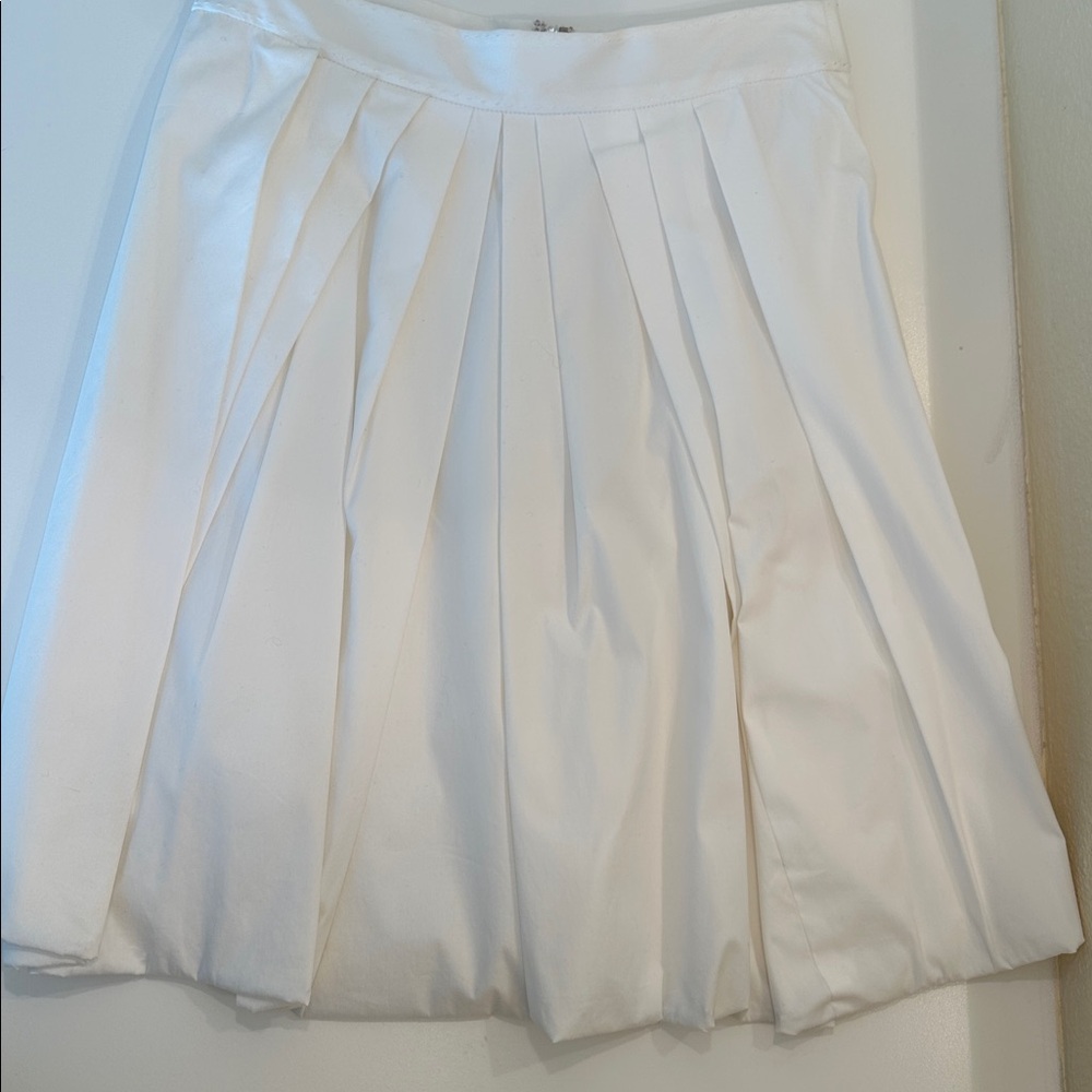 New Elie Tahari White A-Line Skirt. Size 4.